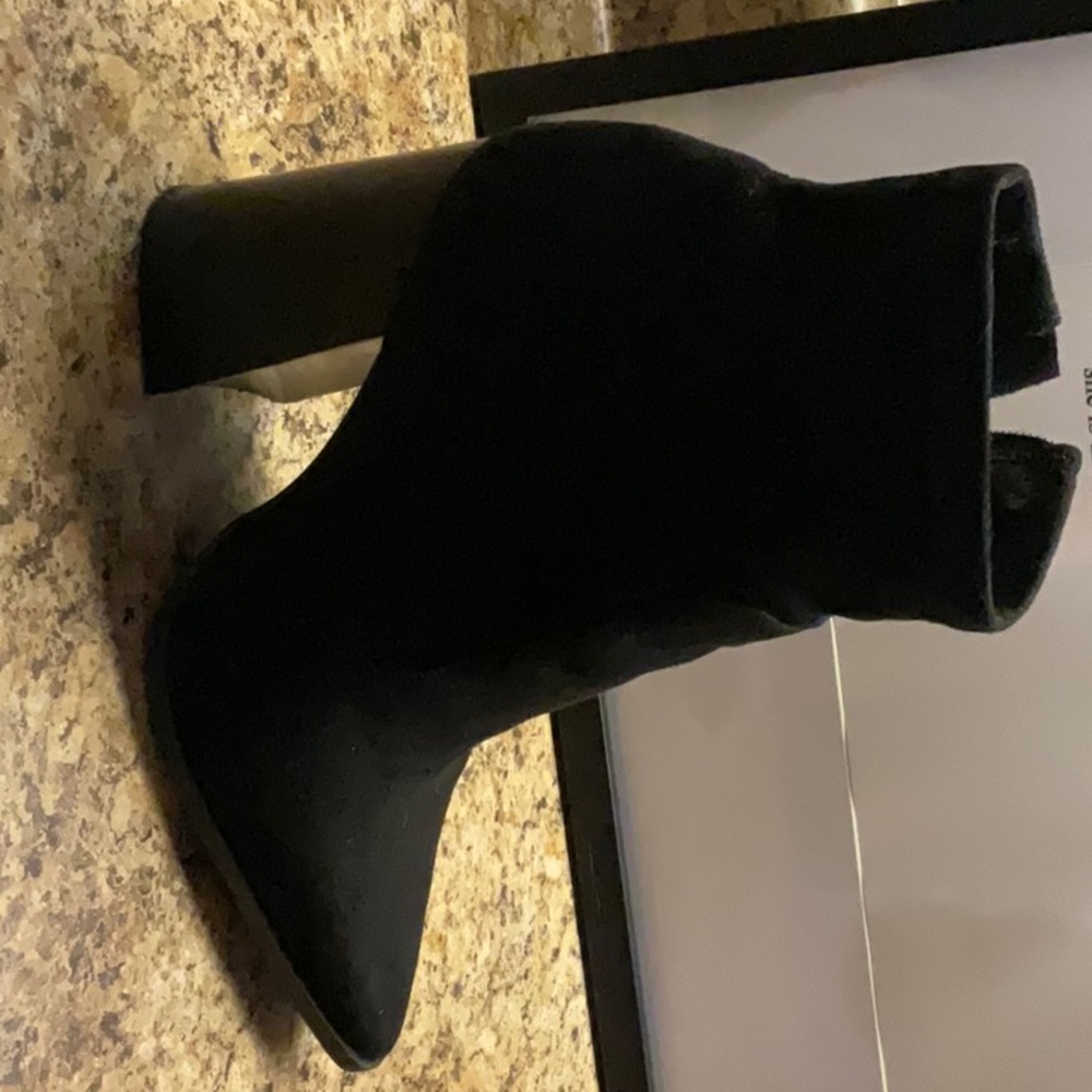 Steve Madden black suede booties - Picture 2 of 4